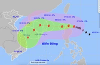 Bão YINXING sát cấp siêu bão, ngày mai vào Biển Đông