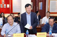 Nghỉ tết bao nhiêu ngày, thi môn gì cũng báo cáo Thủ tướng, vậy Bộ trưởng làm gì?