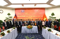 Thay mặt UBCT Chính phủ hai nước, Thượng tướng Võ Minh Lương và Ngài Pol Saroeun cùng ký biên bản kỳ họp lần thứ XXIV.