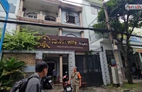 Cháy nhà dân trong hẻm đường C1 lúc rạng sáng, 3 người thoát nạn
