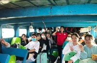 TP.HCM: 29 thí sinh xã đảo Thạnh An vào bờ sớm để kịp dự thi tốt nghiệp 