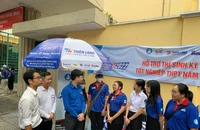 Bí thư Trung ương Đoàn thăm đội hình tiếp sức mùa thi tại TP.HCM