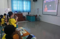 Độc đáo lớp học ảo tiếng Anh ở xã đảo Thạnh An 