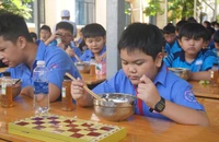 Học sinh TP.HCM được "chấm điểm" nhà vệ sinh và bữa ăn bán trú
