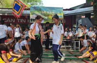 Học sinh Hùng Vương 'vui hết sảy' trong ngày học tập trải nghiệm