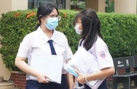 Thí sinh thức trắng đêm chờ điểm thi tốt nghiệp THPT