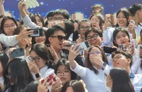Robot, rapper khuấy động lễ khai giảng năm học mới