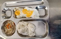 Thực hư bữa ăn bán trú lèo tèo bị phụ huynh tố trên mạng xã hội