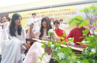 Nghe đờn ca tài tử, lội 'ao' bắt cá và trổ tài làm bánh tại ngày hội trải nghiệm