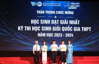‘Choáng’ với thành tích học tập của học sinh Trường Phổ thông Năng khiếu