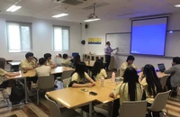 Chiều nay, học sinh Trường Quốc tế Mỹ được hướng dẫn chuyển trường 