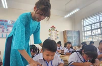 Đề xuất miễn học phí cho con giáo viên: ‘Tôi không đồng tình’