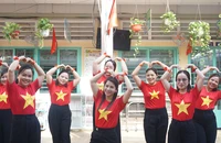 Ấn tượng màn đồng diễn thể dục của cô trò tiểu học mừng đại lễ 30-4