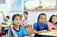 Con nghỉ học, phụ huynh nháo nhào tìm khoá hè bán trú