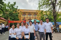 Thi tốt nghiệp THPT ở tuổi 40: 'Tôi muốn con mình nhìn vào để nỗ lực học tập'