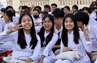 Đồng phục học sinh thống nhất toàn tỉnh: Tiện lợi hay mất bản sắc?