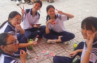 Quà 20-11: Khi hoa được thay bằng học bổng, dụng cụ học tập
