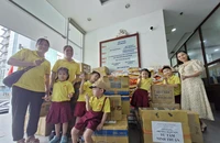 Trẻ mầm non TP.HCM góp yêu thương gửi các bạn vùng lũ