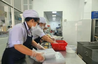 TP.HCM: Tổng kiểm tra 317 cơ sở cung cấp suất ăn bán trú trong tháng 4