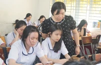 Thưởng theo Nghị định 73: Các trường xoay xở tìm nguồn hỗ trợ giáo viên hợp đồng
