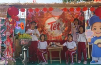 Học sinh TP.HCM trải nghiệm Tết ba miền ngay tại sân trường