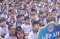 Phụ huynh TP.HCM đăng ký tuyển sinh đầu cấp từ ngày 27-5