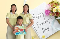 Tôi đã từng đặt câu hỏi “tại sao phải nặng nề việc tặng quà cho thầy cô?"