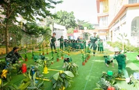 Chùm ảnh: Bé làm chiến sĩ tí hon