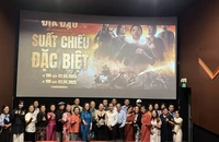Kiều bào xúc động khi xem phim 'Địa đạo: Mặt trời trong bóng tối'