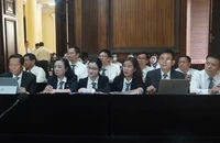 Chỗ ngồi của luật sư tại phiên tòa: Bình đẳng hay kính trên nhường dưới?