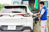 Cứu hộ pin ô tô điện chỉ với 300 ngàn đồng cho mỗi một lần sạc 