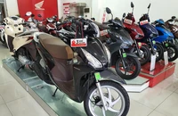 Cần bao nhiêu tiền mới đổ đầy bình mẫu xe tay ga tiết kiệm xăng nhất của Honda?