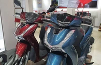 Giá xăng tăng, phải tốn bao nhiêu tiền để đổ đầy bình xe Honda SH 125i/150i? 