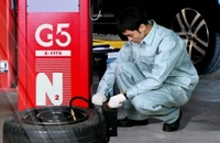 Có nên đua nhau dùng khí nitơ cho lốp xe mùa nắng nóng?