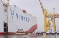 VinFast xuất khẩu lô xe ô tô điện đầu tiên ra thế giới 