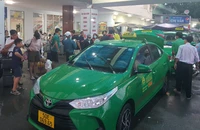 Ga Sài Gòn: Cơn mưa đầu năm đón hành khách quay lại TP.HCM 