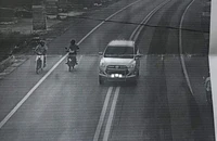 Lái xe quay trở lại thành phố, cẩn trọng bị phạt nguội vì chạm vạch kẻ đường