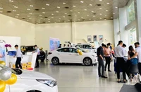 Xe ô tô giảm giá và phí hơn 100 triệu đồng, thị trường ảm đạm