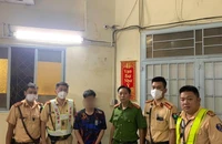 CSGT bắt thanh niên đóng giả khách rồi cướp xe ôm ở ngay trung tâm TP. HCM