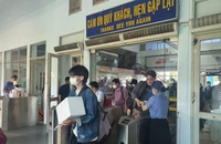 Hành khách thoả thích du lịch biển với đôi tàu hoả Nha Trang - Đà Nẵng