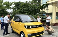 Ô tô điện mini giá rẻ bất ngờ xuất hiện với đường nét lạ mắt