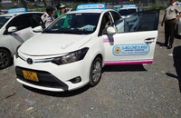Bóc tách chiêu trò gian lận đẩy giá cước taxi của các tài xế