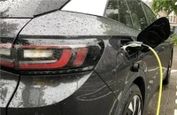 Sạc xe điện ngoài trời mưa có an toàn không?