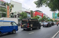 Nhân viên đổ nhầm dầu vào bình nước mát gây hỏng xe, ai chịu trách nhiệm bồi thường?