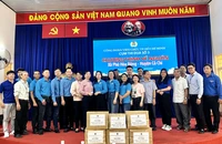 Cụm thi đua số 3 - Công đoàn Viên chức TP.HCM thăm, tặng quà các gia đình chính sách tại Củ Chi
