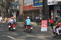 Người đi xe máy phải mua những loại bảo hiểm nào và quyền lợi ra sao?