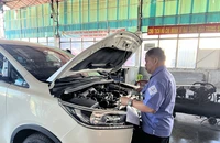 Thay thế đèn chiếu sáng, lắp thêm lưới tản nhiệt hay tháo bỏ nắp thùng xe ô tô sẽ không còn trượt đăng kiểm