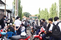 Thủ tướng yêu cầu không nhận trông, giữ xe máy trên 50cc của học sinh quanh trường học