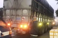 Xe tải đang chạy bị rơi bánh gây tai nạn hai người tử vong: Ai phải bồi thường?