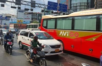 Chỉ được vượt xe bên trái khi tham gia giao thông?
